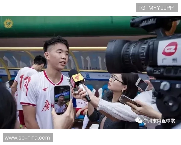 重生为足球明星之女我在绿茵场上书写传奇人生 重生为足球明星之女我在绿茵场上书写传奇人生